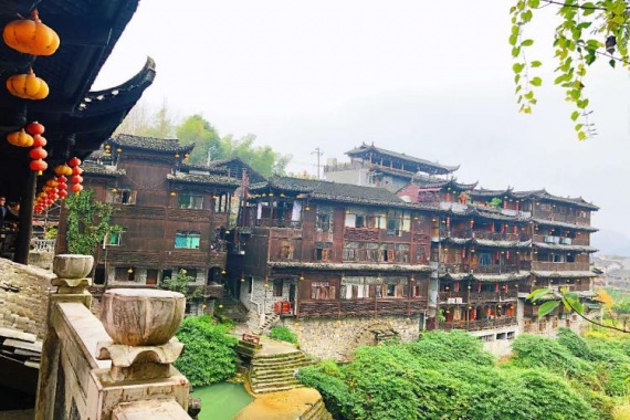 <經(jīng)典>廣州往返,五一天森一對(duì)+湖南張家界+天門山玻璃棧道(dào)+芙蓉鎮雙高4天 康輝旅遊網<經(jīng)典>廣州往返,五一天森一對(duì)+湖南張家界+天門山玻璃棧道(dào)+芙蓉鎮雙高4天