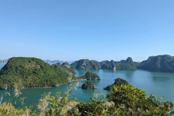 廣州往返廣西 漫遊越南 下龍灣+天堂島+月亮湖+驚訝洞+胡志明陵+還(hái)劍湖動車5天 康輝旅遊網廣州往返廣西 漫遊越南 下龍灣+天堂島+月亮湖+驚訝洞+胡志明陵+還(hái)劍湖動車5天